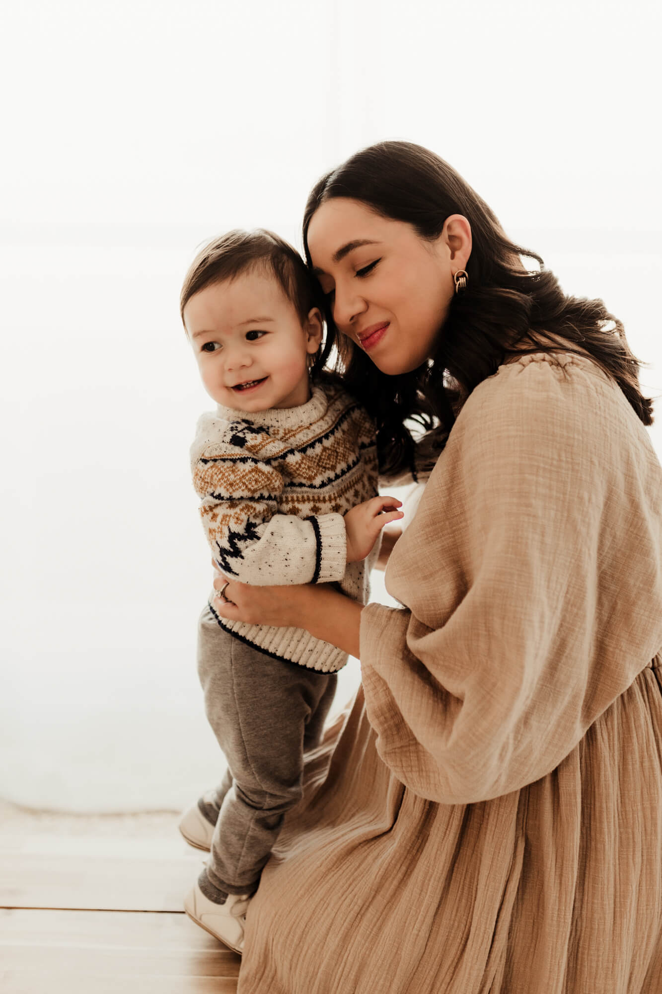 Toddler boy snuggles his pregnant mother, birthing center okc.